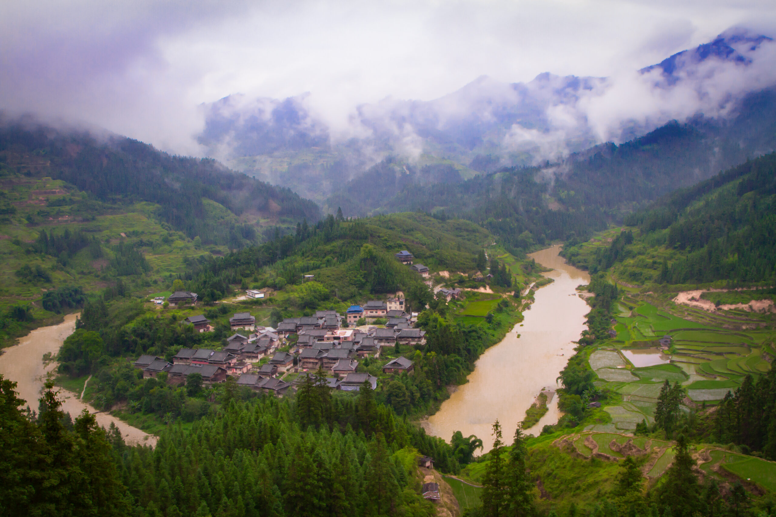 Village et rivière